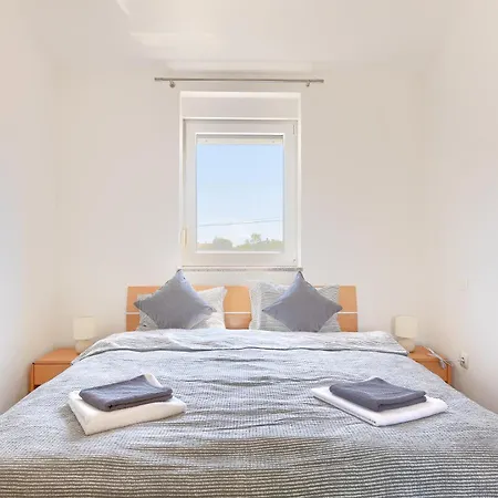 Holiday home Lara I