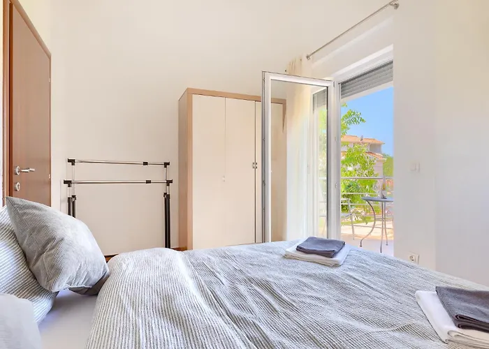 Lara 1 Vila Ližnjan