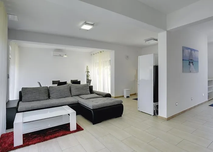 Lara 1 Vila Ližnjan