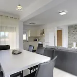 Lara 1 וילה *