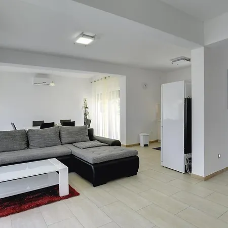 Lara 1 Villa Ližnjan