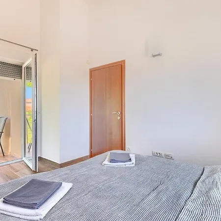 Villa Lara 1 *